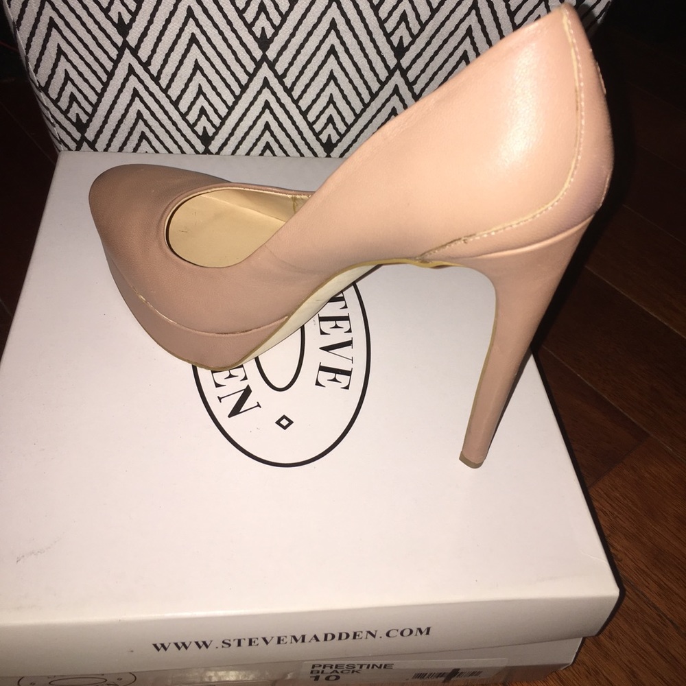 Steve Madden Prestine Pump